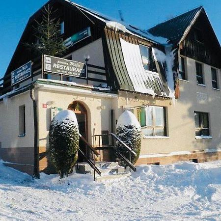 Restaurace A Penzion Maja Бенецко Экстерьер фото