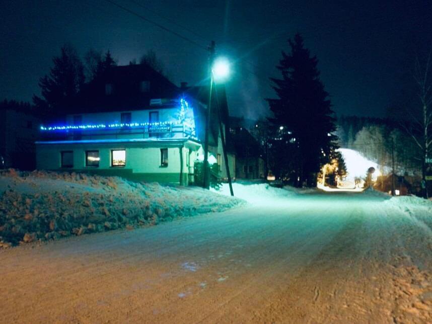 Restaurace A Penzion Maja Бенецко Экстерьер фото