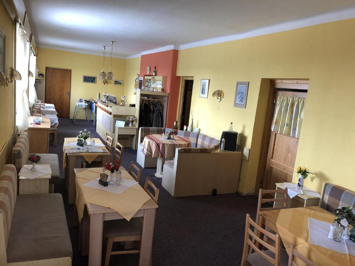 Restaurace A Penzion Maja Бенецко Экстерьер фото
