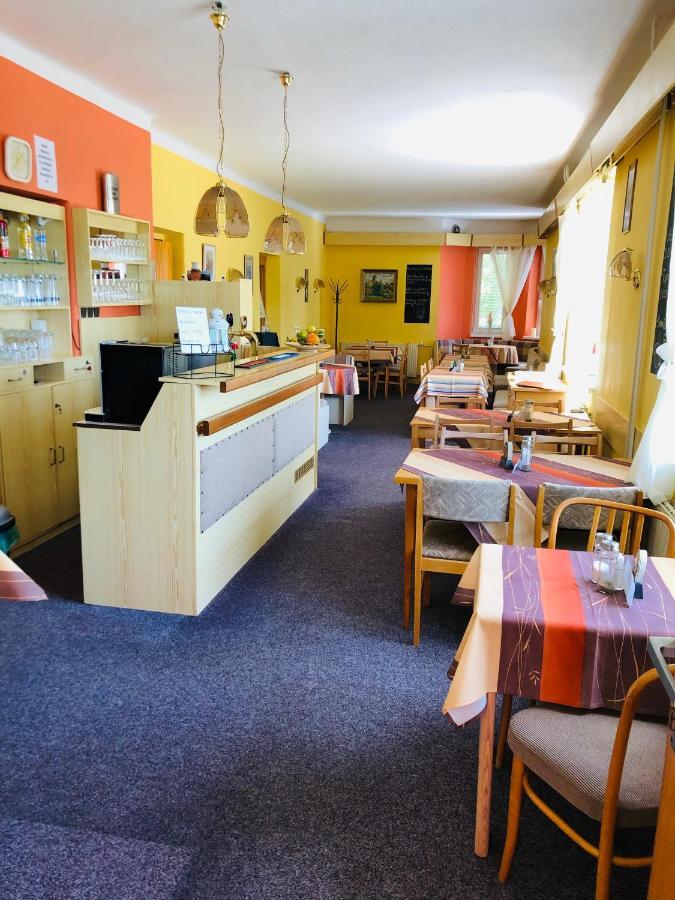 Restaurace A Penzion Maja Бенецко Экстерьер фото