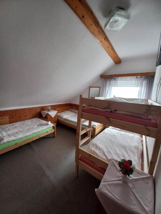 Restaurace A Penzion Maja Бенецко Экстерьер фото
