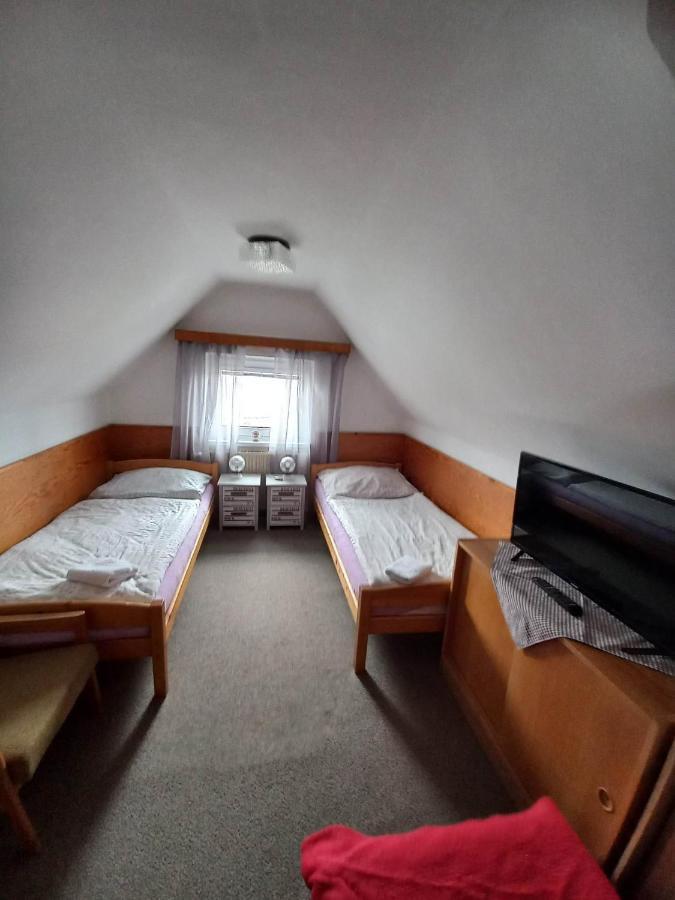Restaurace A Penzion Maja Бенецко Экстерьер фото